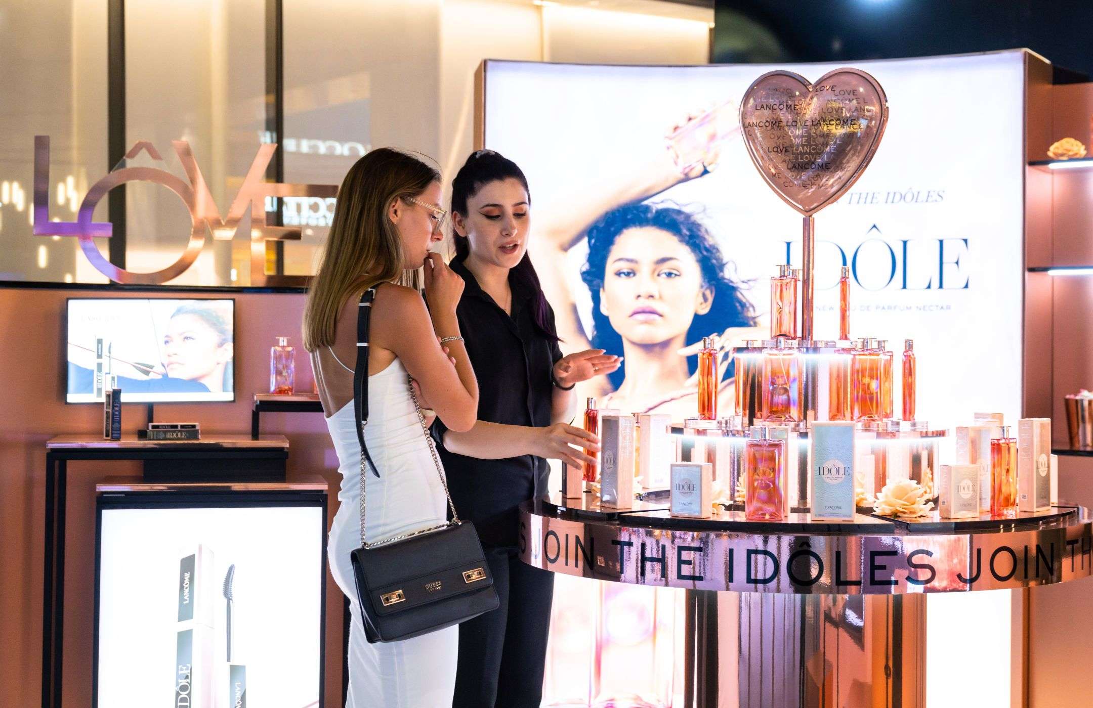 L'Oréal Idole Nectar fragrance launch Retail Bastion Pitt Street Mall Sydney Pop Up Valentines Day Multi-Sensory Marketing Experiential